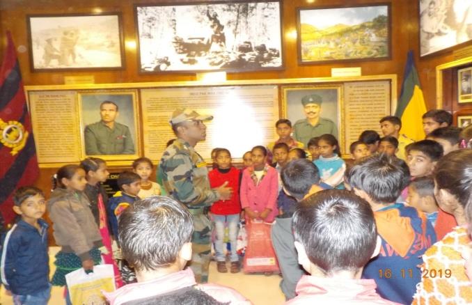 Students visited the prestigious ‘Hall of Fame’ at HQ 25 Inf Div